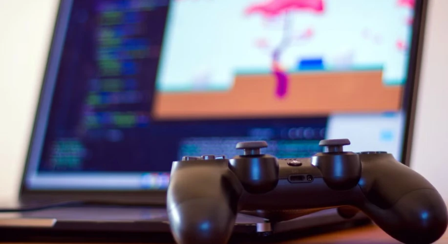 Купить MacBook Pro или PlayStation 5 3.webp